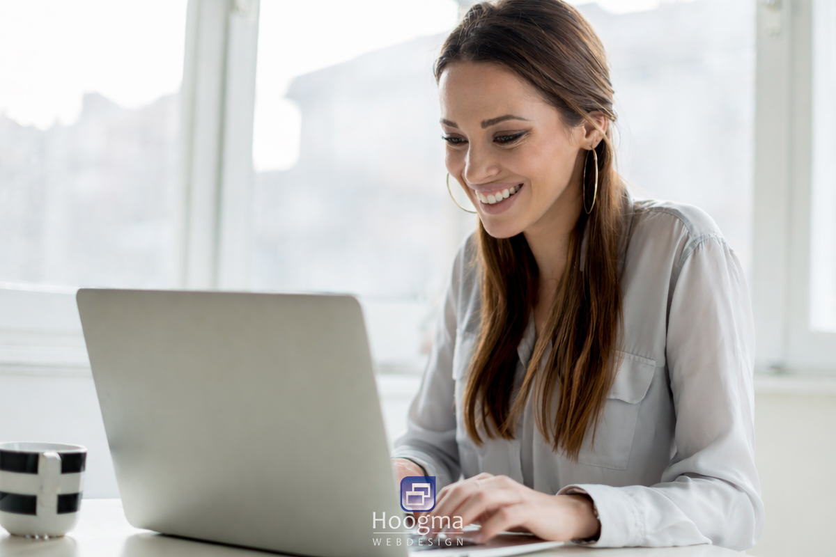 Happy online shopping experience with safe and friendly HWCMS webshop